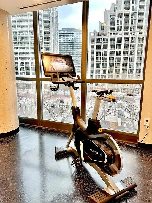 Lake View Apartment W/Parking! Toronto Canada