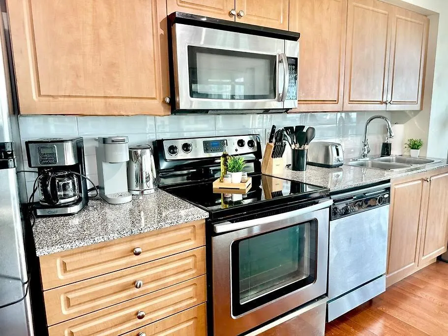Lake View Apartment W/Parking! Toronto 0*,  Canada
