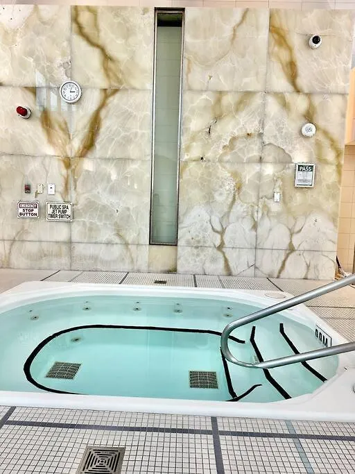 Lake View Apartment W/Parking! Toronto Canada