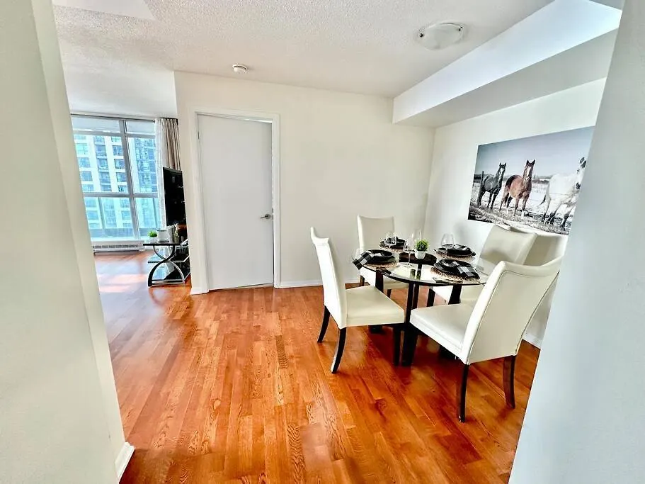 Lake View Apartment W/Parking! Toronto 0*,