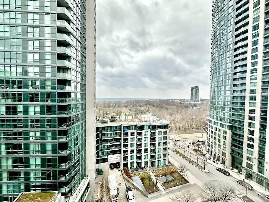 Lake View Apartment W/Parking! Toronto Canada